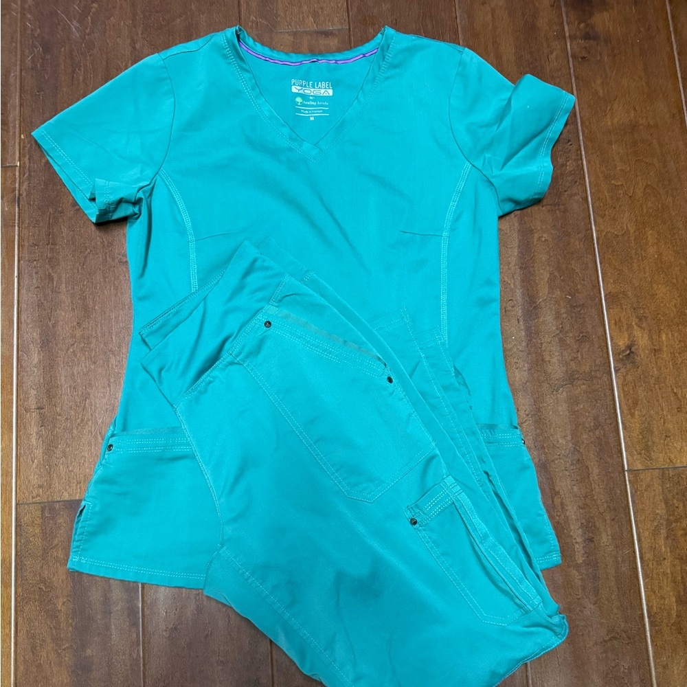 Healing Hands Purple Label Yoga scrub set in a beautiful green color.
